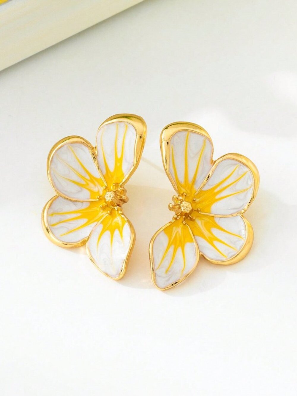Sexy Women's Enamel Golden flower Drop Earrings